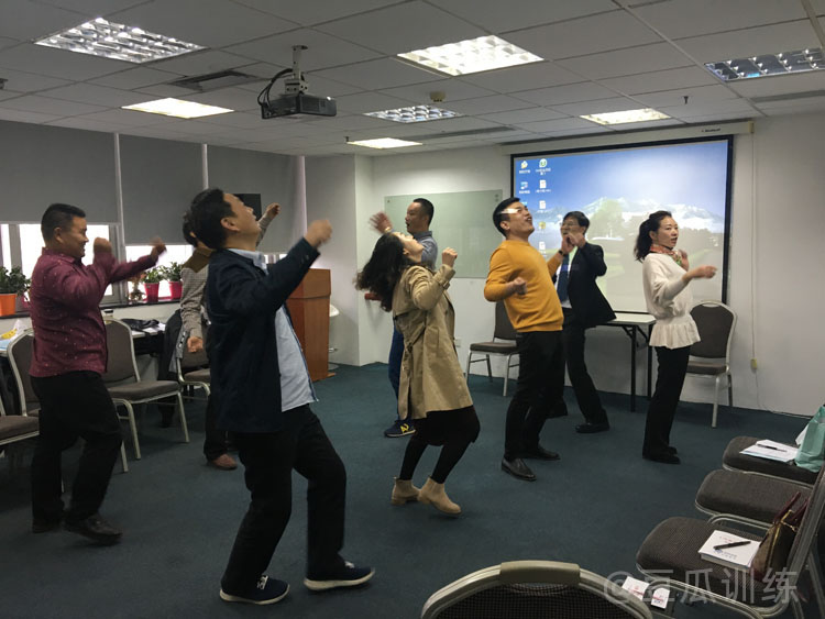 如何锻炼自己演讲表达能力,如何提高表达能力和演讲水平