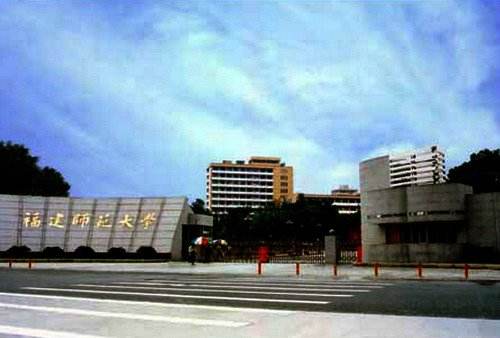 福建本科院校的校门都是怎么样的?华侨大学的最壮观