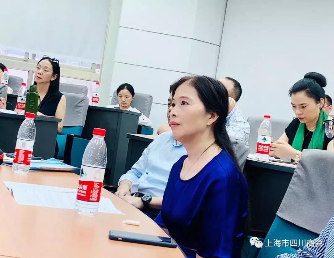 上海市四川商会东分会携手文专委走进校园学习活动