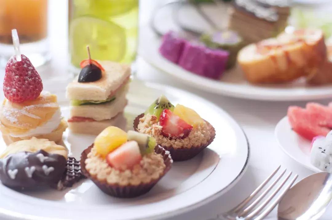 “深圳，女，26岁，月薪7k，负债7W”：假精致，榨干了多少年轻人