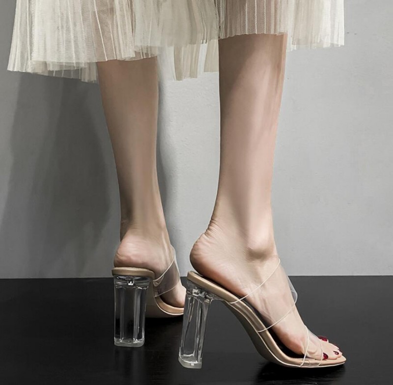 夏天穿凉鞋脚不白怎么办呢,夏天穿什么样的凉鞋最舒服