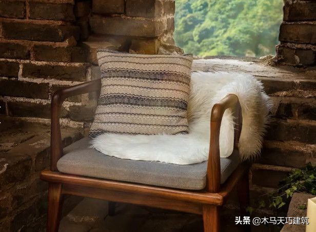 设计一个具有地域文化特色的酒店,10间小型酒店设计