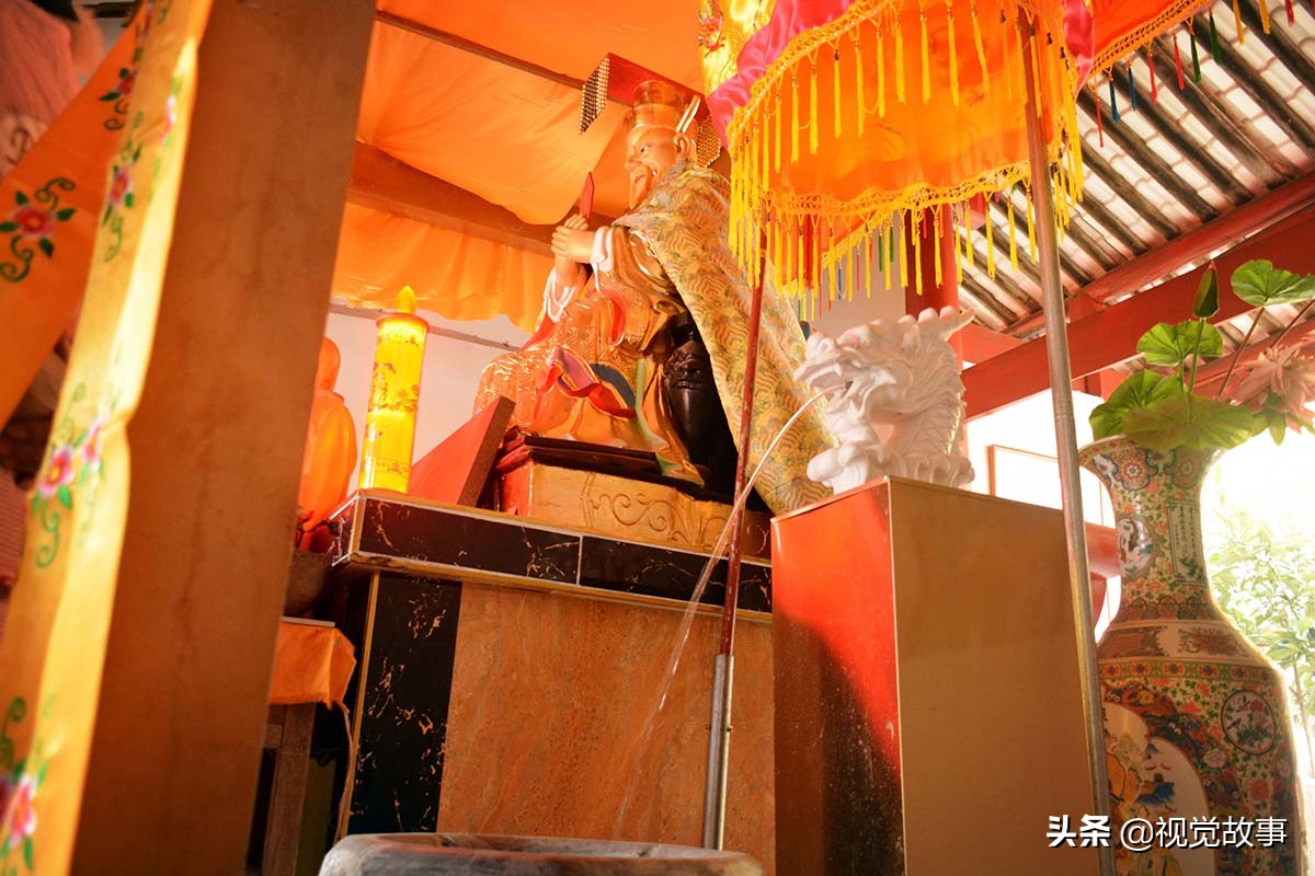 村民挖水井,村民挖井挖到泉眼