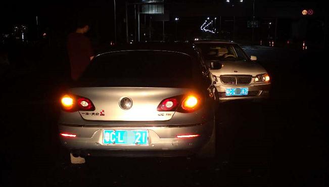 珠海男子下楼挪车撞上奔驰，刮出两条划痕竟被要价5万！一气之下报警却反被抓走！