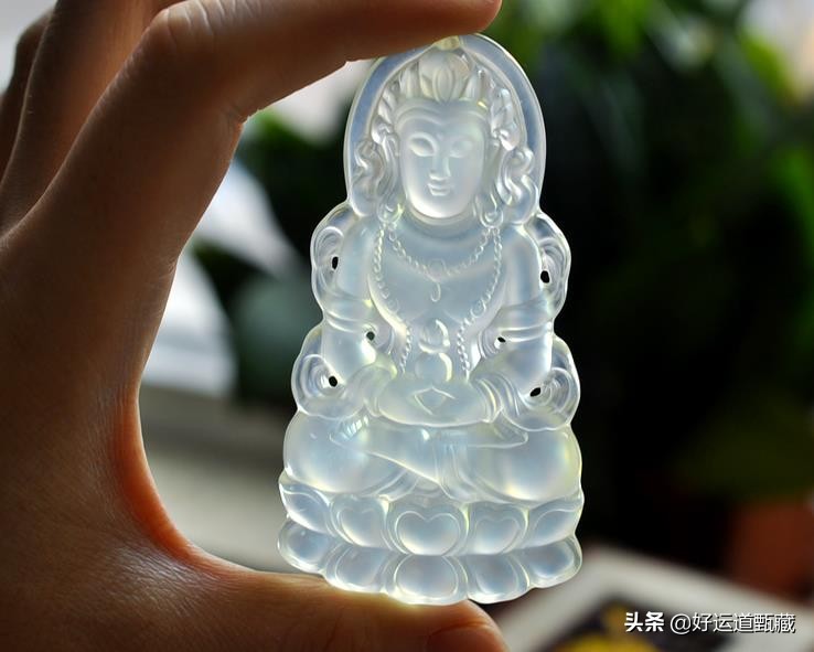 岫玉温润细腻光滑透亮为啥不值钱,如何挑选岫玉的好坏