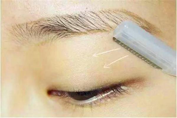 仿真眉和雾眉哪个自然好看,仿真眉和丝雾眉加线条眉哪个好