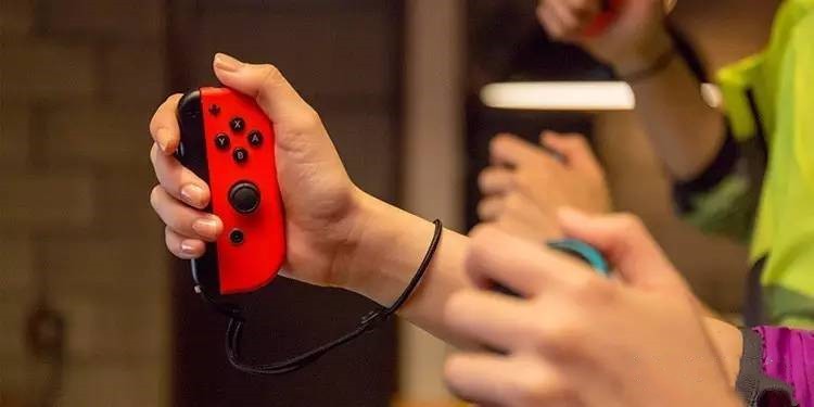 不用主机电视玩游戏,不用电视的体感游戏