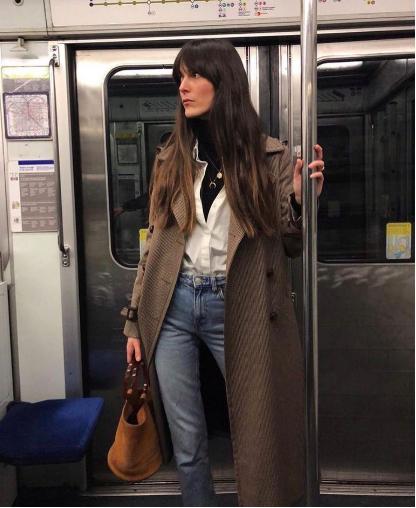 毛衣叠穿衬衫怎么穿更好看,毛衣衬衫叠穿搭配什么裤子