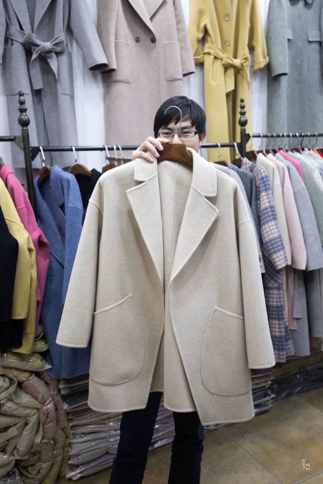 四季青男士毛衣大甩卖宽松轻薄,四季青女装清仓特价毛衣白色