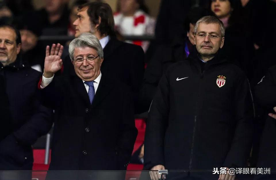 和女人不能谈钱？获奖要跳电臀舞？男权足球界性别歧视又添新罪证