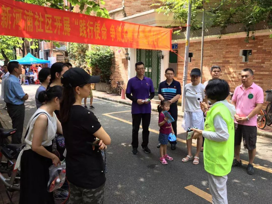 持续推进在职党员进社区志愿服务,在职党员下沉社区开展志愿服务