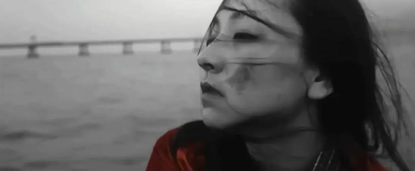 借情色构建起香港回忆，陈果坐上《三夫》的红van，然后消失了