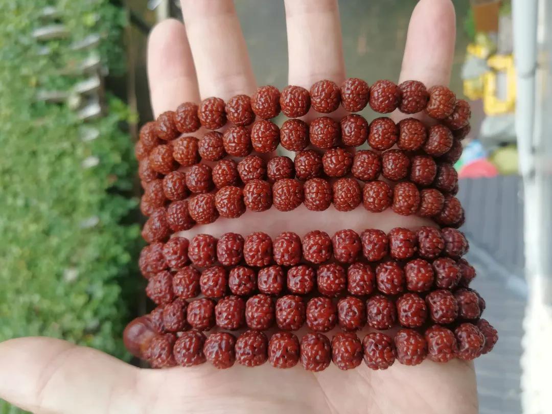 他试了一瓶“印度神油”，盘串6年，包浆妙啊