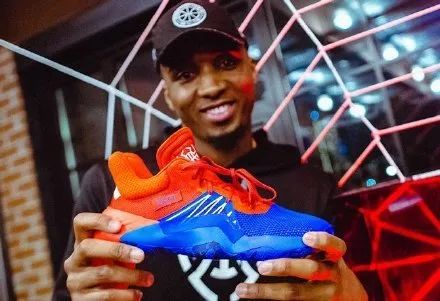 米切尔要求阿迪达斯出签名鞋,阿迪达斯米切尔联名篮球鞋