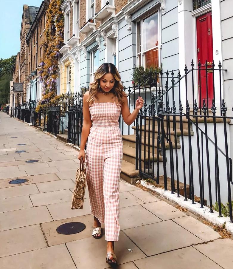 手臂粗肩膀宽怎么穿露肩吊带上衣,肩宽女生露肩穿搭怎么选