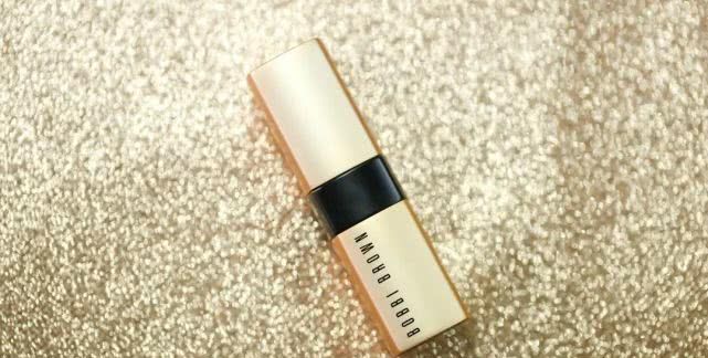 买支口红几百块还说色号不对,买口红被专柜推荐色号忽悠了