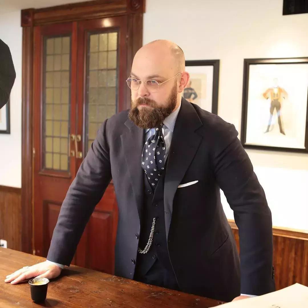 适合肥胖人穿的西服,既然身高改变不了那就改变身材