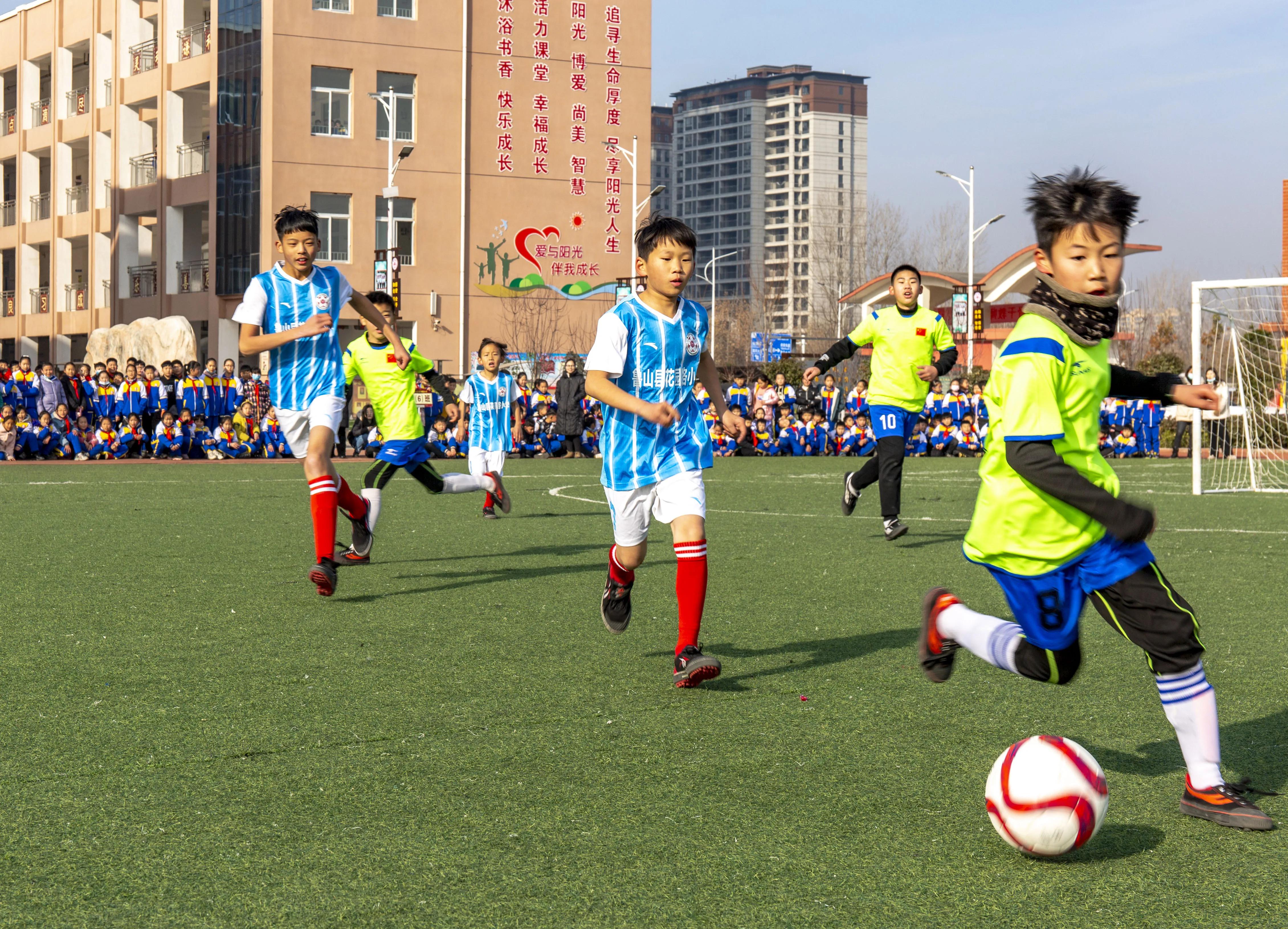 蹇箰瓒崇悆浼存垜鎴愰暱鍏崇埍鐣欏畧鍎跨,瓒崇悆閫佹暀涓嬩埂娲诲姩