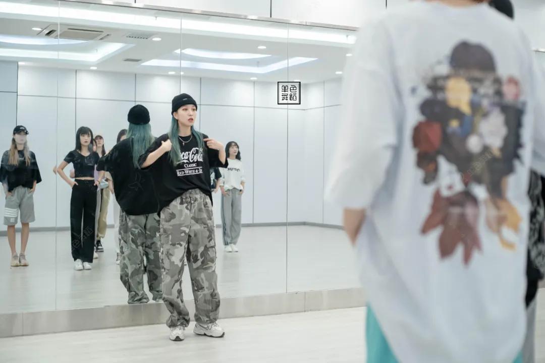 没有舞蹈基础怎么扒舞,遇见心动的舞蹈想学怎么办