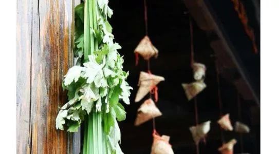 艾叶泡脚的作用和注意事项,艾叶泡脚有什么好处和坏处