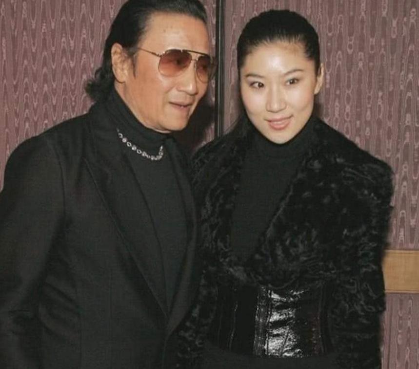 谢贤从年轻到老的视频,谢贤一年赚一栋楼