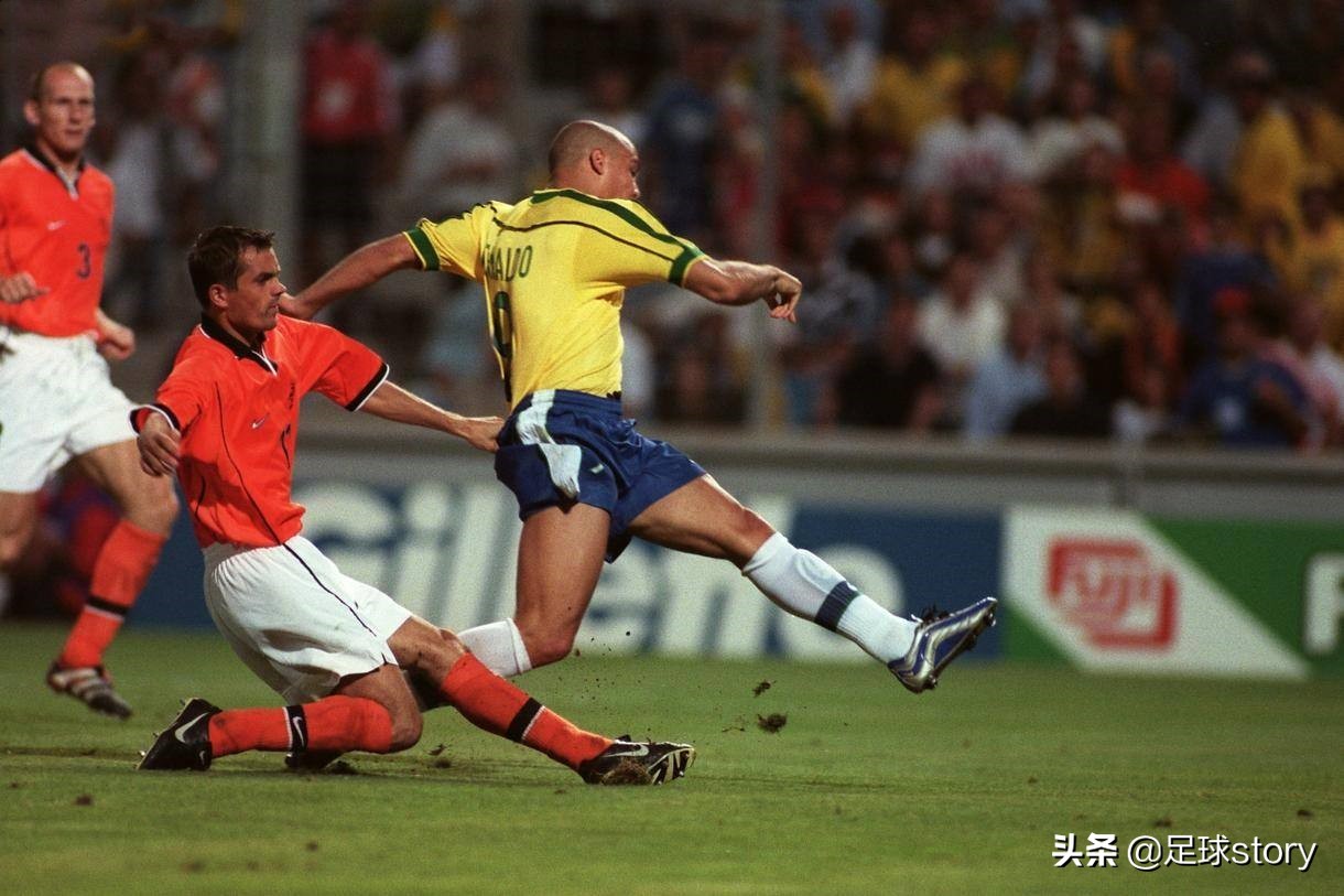 2002年巴西队和1998年的巴西队,上届巴西队