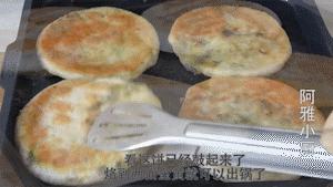 馅饼的皮总是很硬?教你懒人做法,不揉面不擀面,薄皮大馅又软和