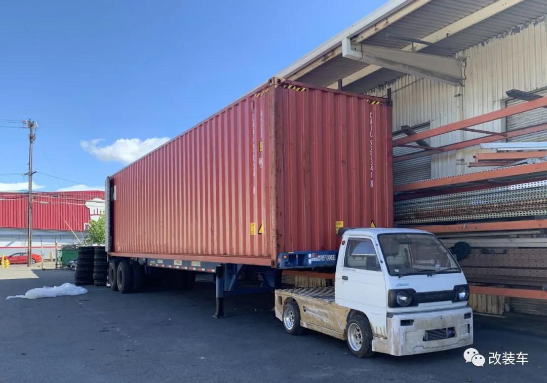 中置四驱五速手动的双门超跑，今晚我在秋名山等你