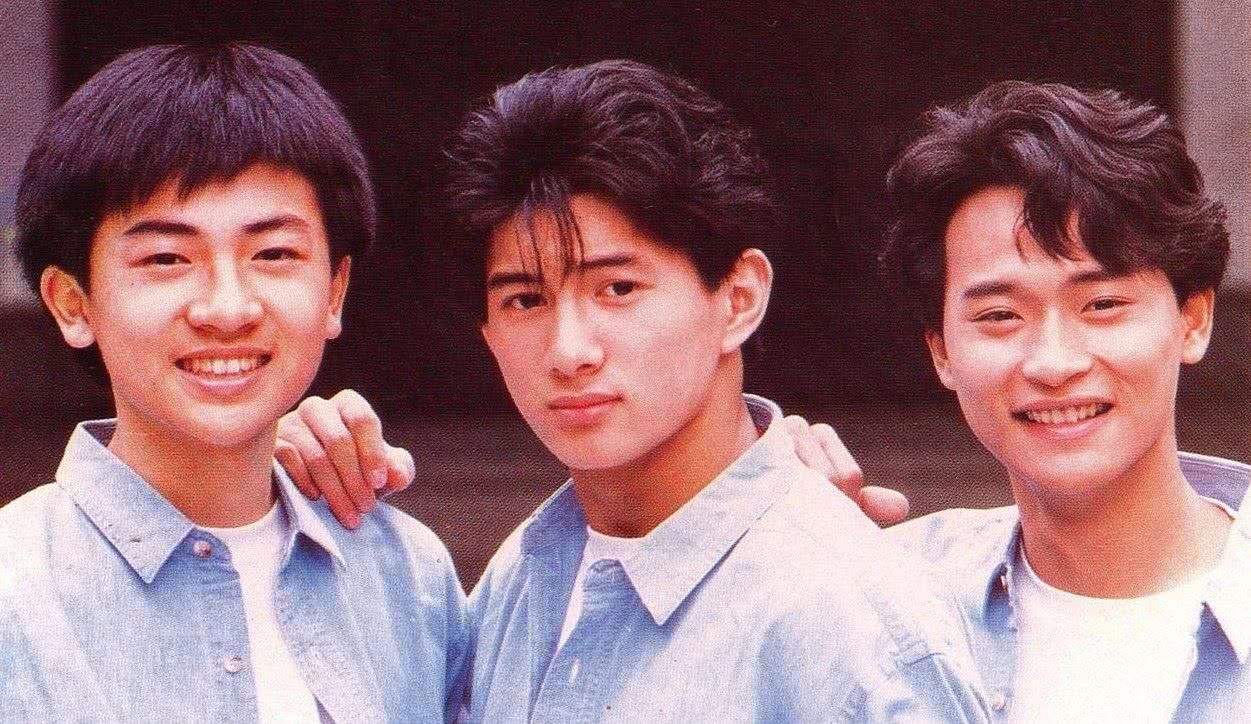 移动互联网时代的偶像工业，偶像的重新发明与粉丝身份的虚拟转向