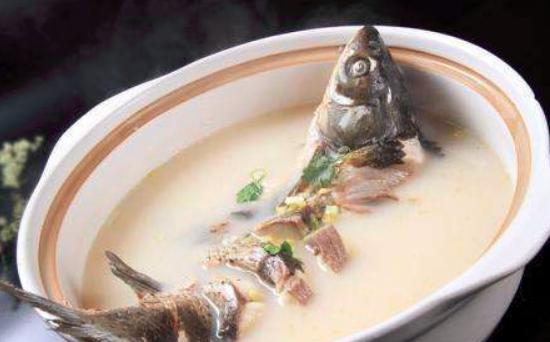 给孕妇下奶的猪蹄汤怎么熬,孕妇喝鲫鱼汤下奶吗