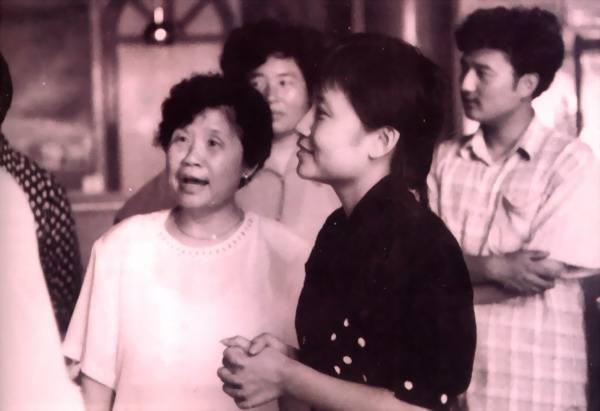 歌手李娜为什么剃度出家,李娜单飞为什么那么厉害