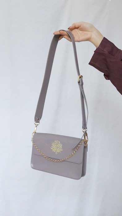 最节省空间又简便的叠风衣方法,薄款中长风衣怎么叠