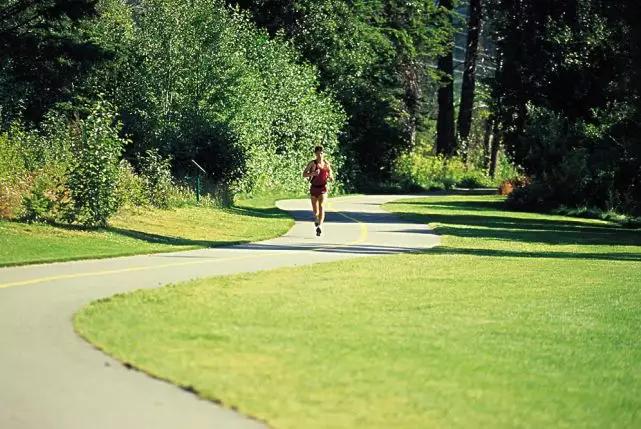儿童比较瘦适合什么体育运动,儿童感冒适合锻炼哪些运动