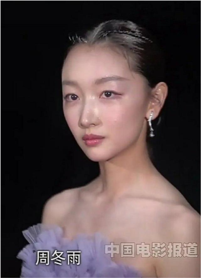 女星怼脸照刘亦菲,周冬雨脸颊凹陷对比图