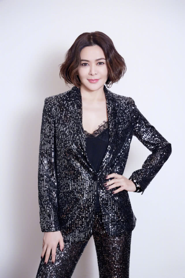 57岁关之琳惊艳写真照,18岁的关之琳写真图文