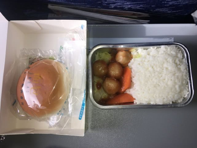 川航飞机餐头等舱一口面,川航飞机餐真的很好吃吗