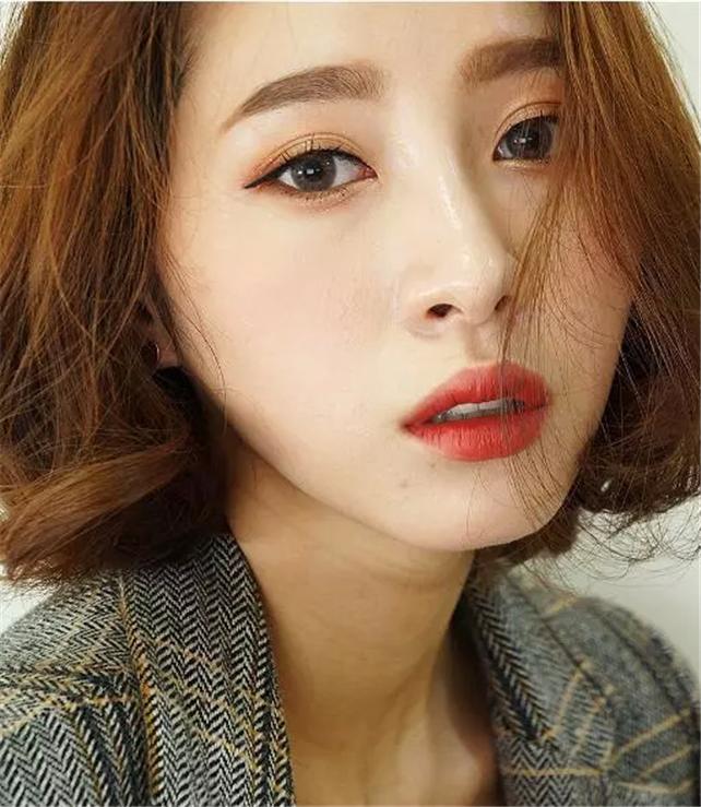 皮肤偏黄的适合什么颜色的口红,皮肤黄的女人搭配什么颜色的口红