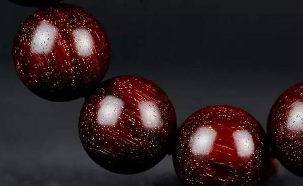 玉石手串不佩戴时如何保养,佩戴的金丝楠手串怎么保养