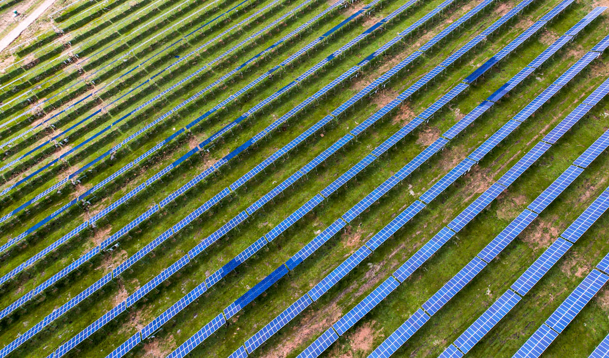 厉害了我的国！*藏西**昌都草原上发现一望无际的牧光互补太阳能基地