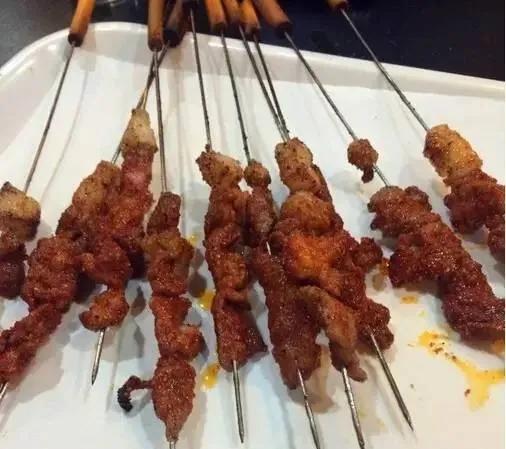 烧烤羊肉串用的自制烧烤腌制料,新疆羊肉串挂糊腌料需不需要姜黄