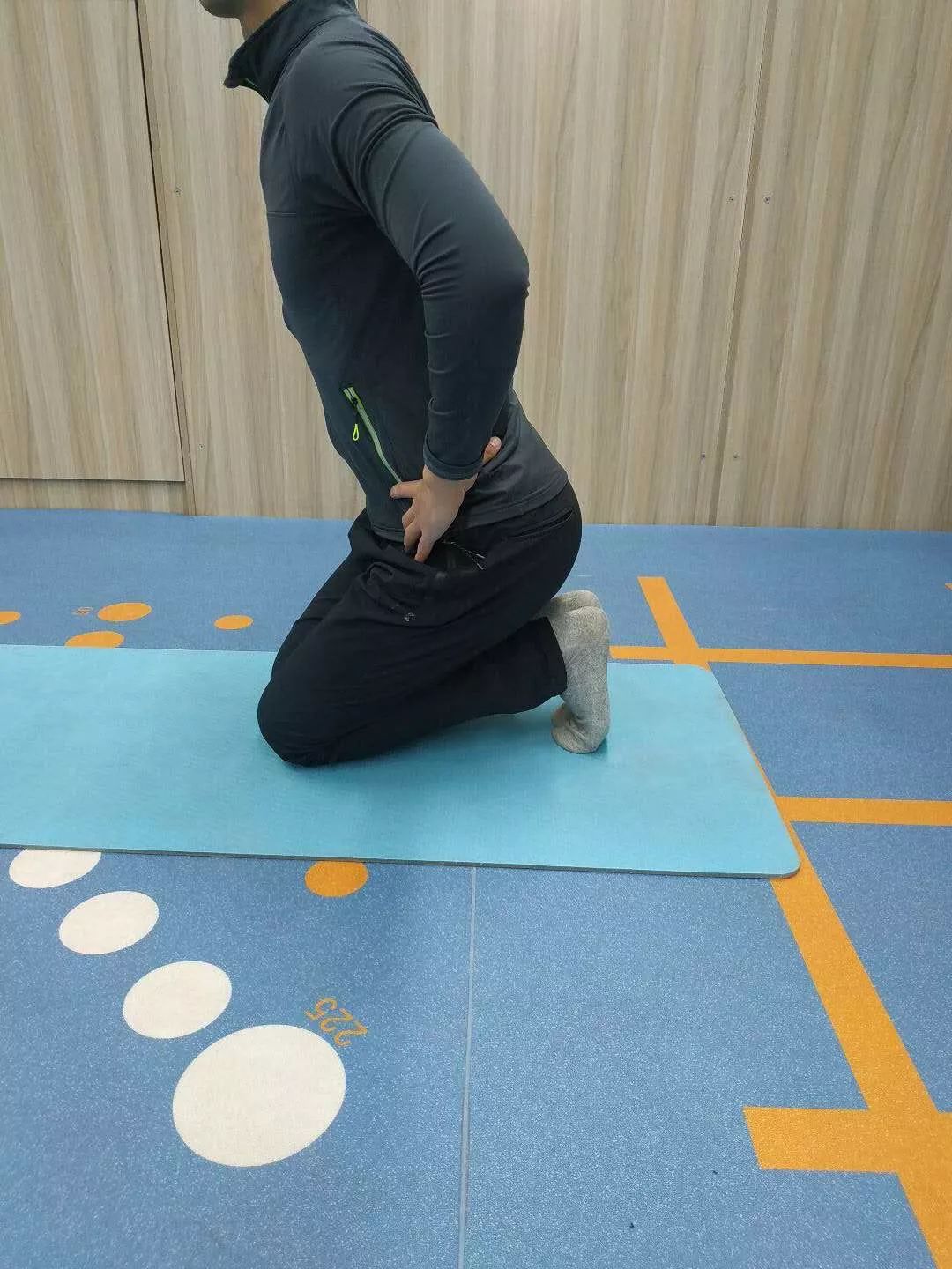 锻炼踝关节的正确方法图片,分享三个脚踝训练的方法