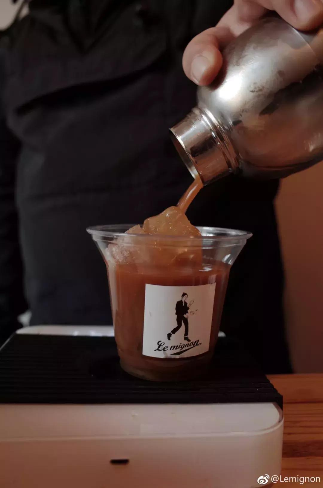 我们找到了重庆最用心的咖啡师，就在这间10㎡的小店里