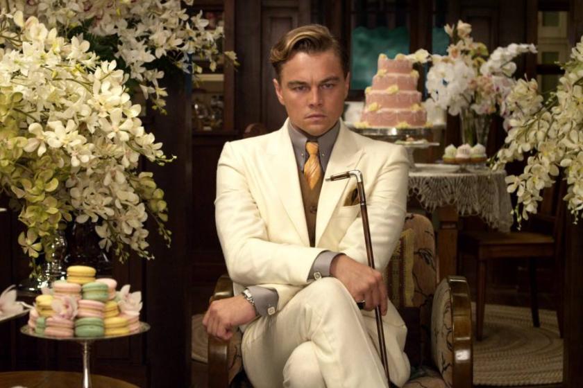 《了不起的盖茨比》：美貌的黛西被金钱异化，过着漫漫“幸福”路