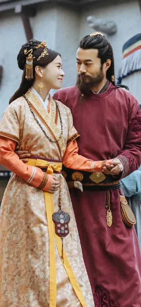 行走的荷尔蒙，这6位越老越有味，大胡茬克制又霸道，气质太绝了