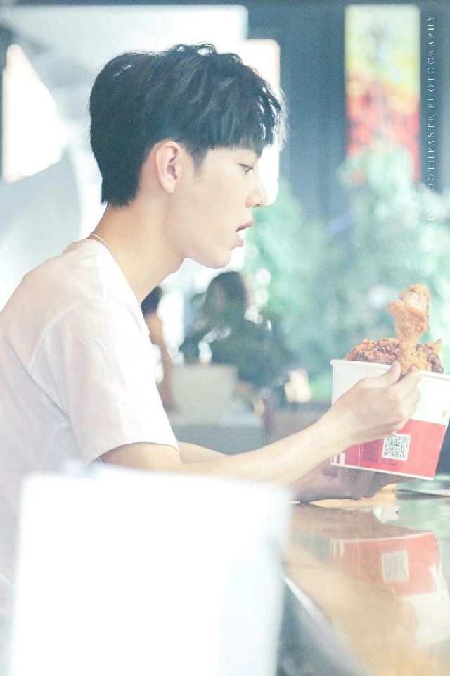 肖战唱歌残酷月光,你不知道的事肖战原版