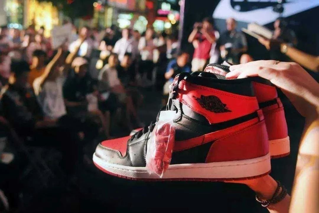 prada线上发布2021春夏系列,prada2021秋冬时装发布会时间