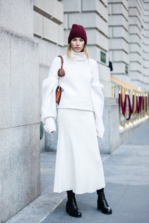 什么颜色的毛衣显白又显得干净,40岁穿三种颜色显白毛衣