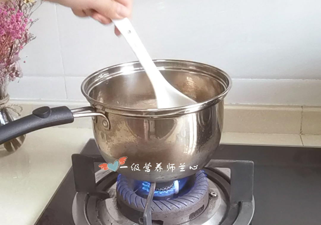 家人不喜欢喝牛奶，我加了个鸡蛋和白凉粉，老公孩子都抢着吃