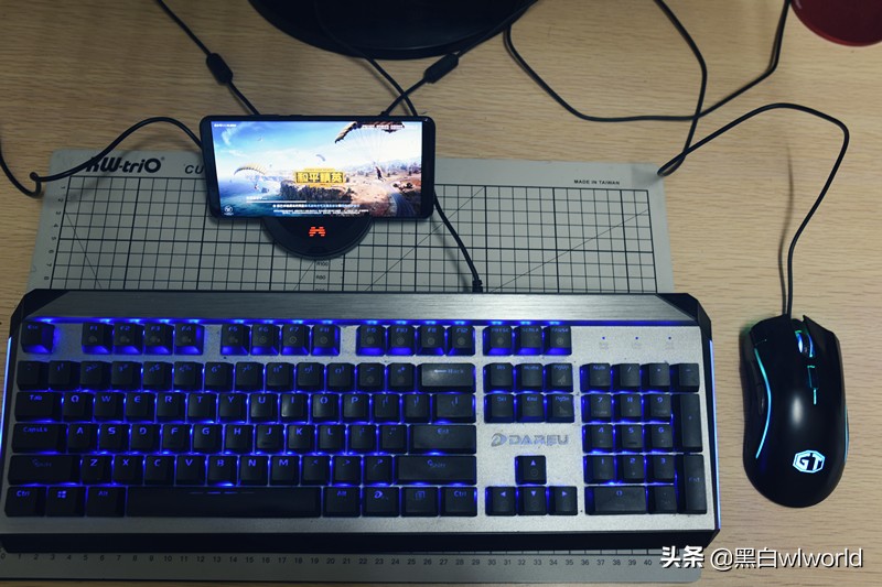 黑匣子助你在和平精英吃鸡如虎添翼，北通E1手游键鼠转换器