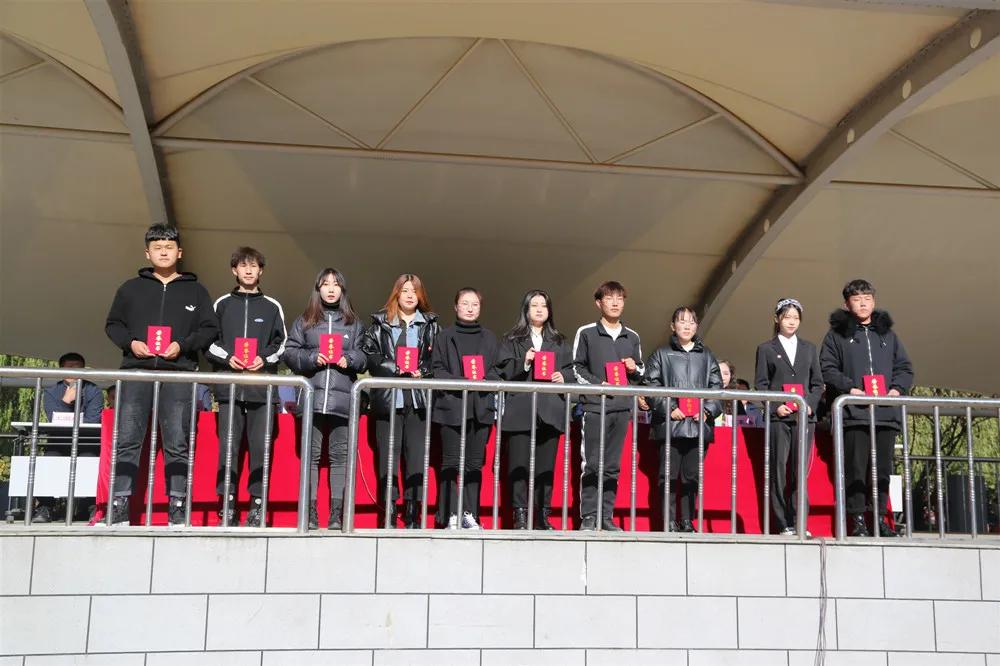 阜新高等专科学校新生报到,辽宁阜新高等专科学校军训